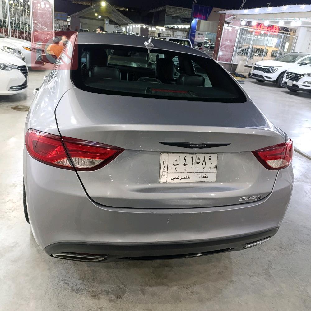 Chrysler 200